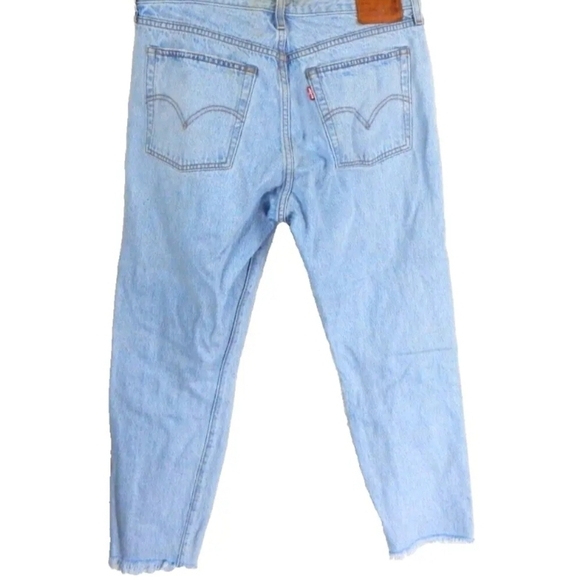 Levi’s Wedgie Fit Distressed Jeans - Picture 2 of 3